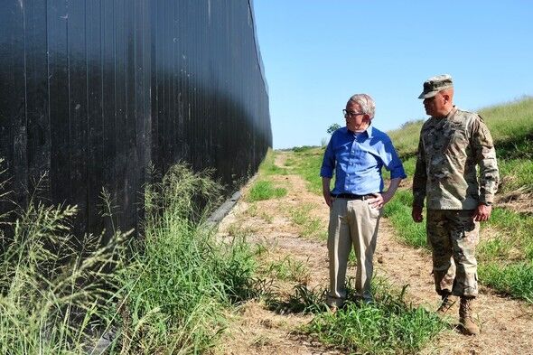 Visit to border by Ohio governor
